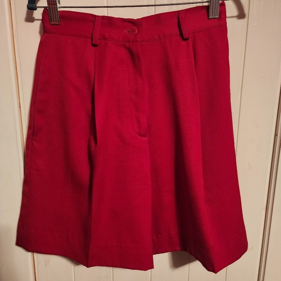 Red Preview Collection, 100% wool shorts. Size 4 - Picture 1 of 9